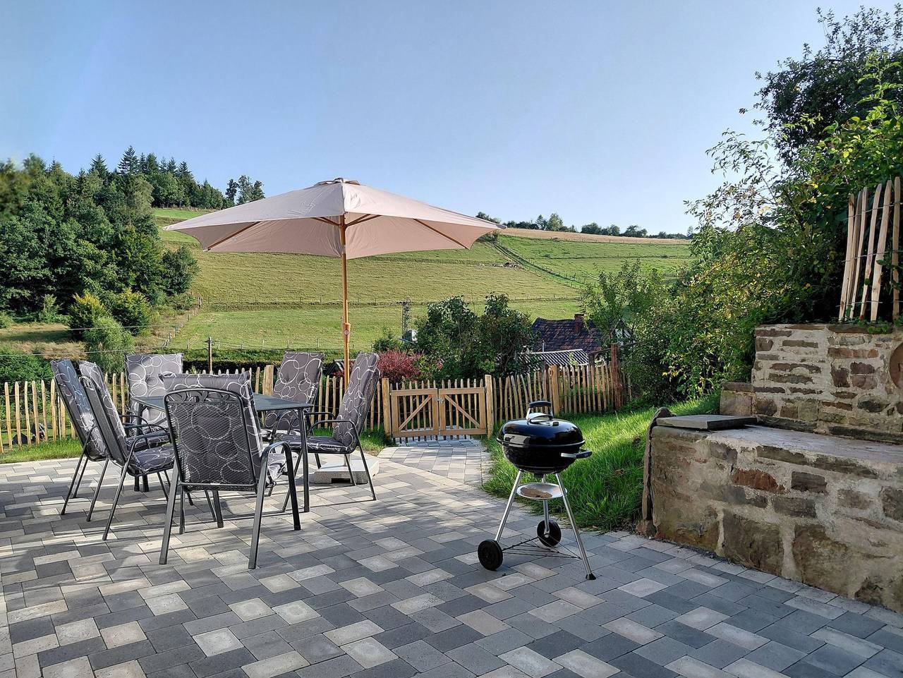 Ganze Ferienwohnung, Ferienhaus Froschkönig - Ferienhaus in Ruhe & Natur im Wildenburg in Friesenhagen, Altenkirchen & Umgebung