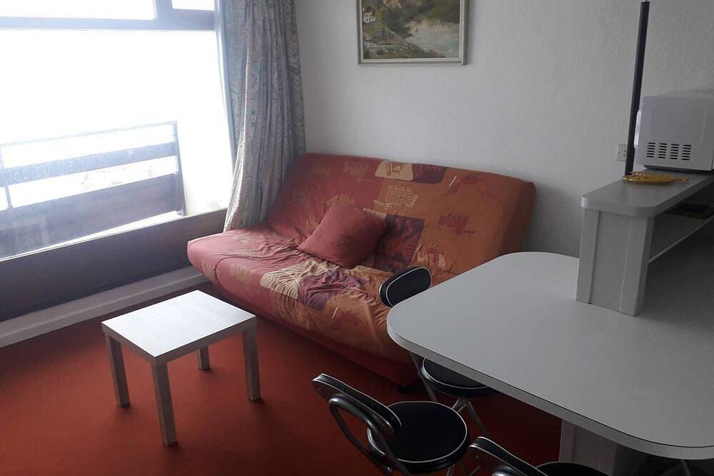 Entire apartment, Cozy studio for 4 near slopes with balcony in La Pierre Saint-Martin, Arette