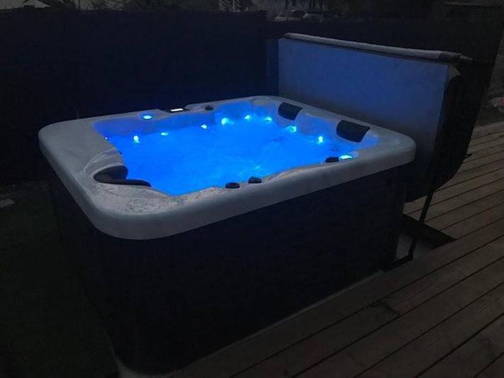 Appartement de vacances pour 2 personnes, avec Jacuzzi et Terrasse ainsi que Jardin et Vue à Sanguinet
