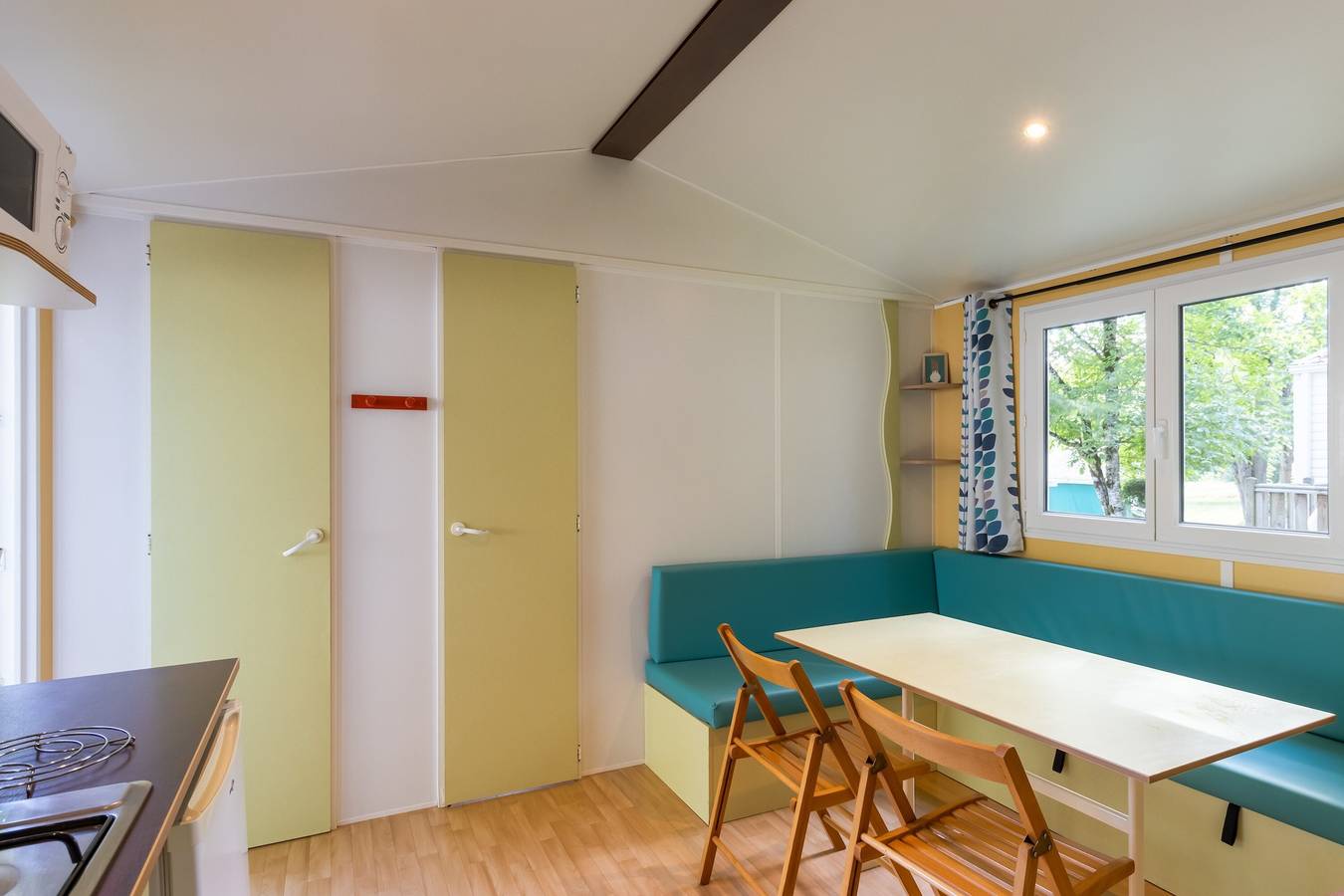 Mobilheim 'Le Chene' mit Gemeinschaftspool, privater Terrasse und eigenem Garten in Saint-Pompont, Périgord Noir