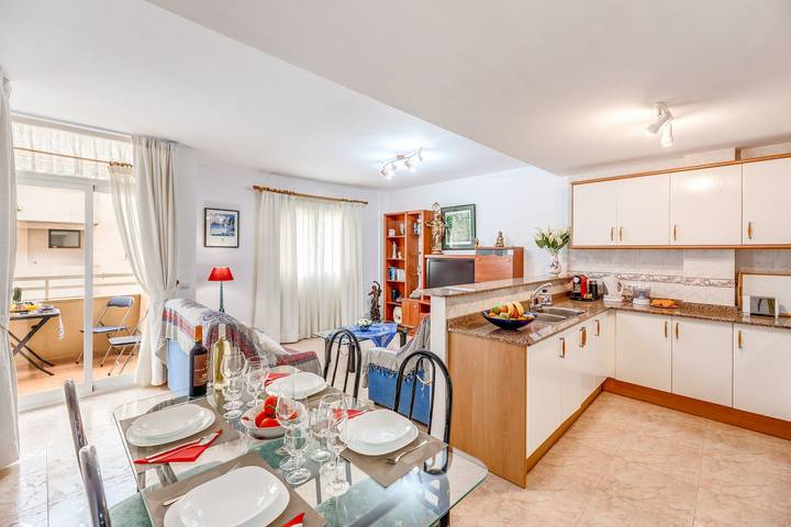 Ganze Wohnung, Strandnahes Apartment mit Wlan, Klimaanlage und Balkon in Port de Pollença, Pollença