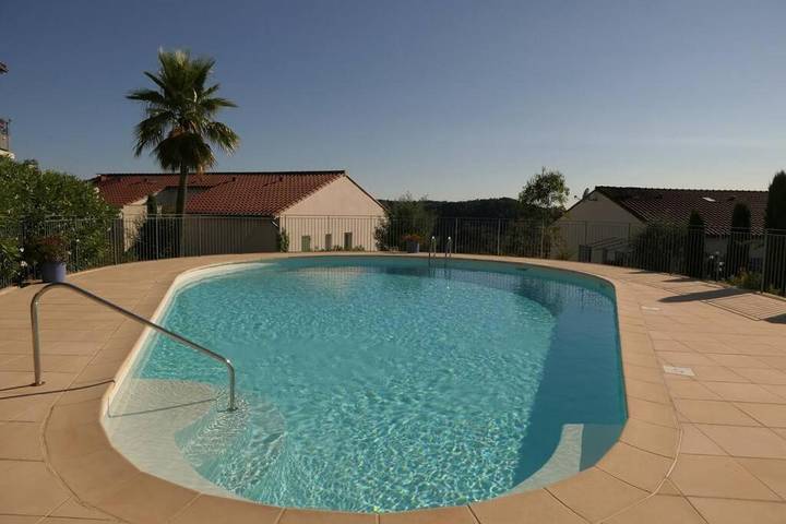 Gîte pour 4 personnes, avec Balcon et Terrasse ainsi que Jardin et Piscine à Tanneron - 3