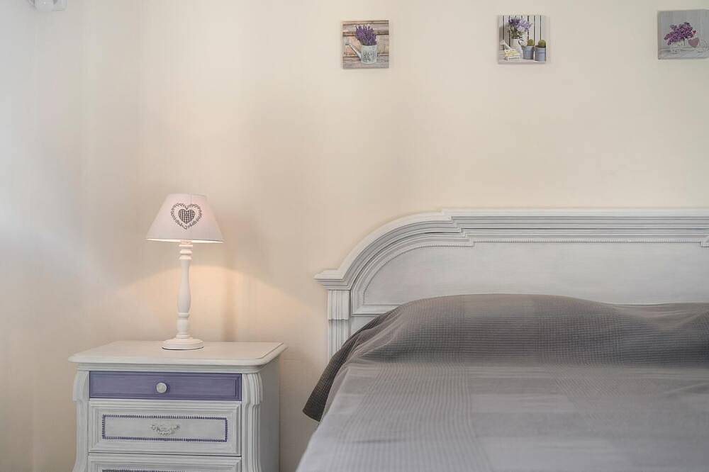 Country house with sea view in secular olive grove in Montegrazie, Imperia