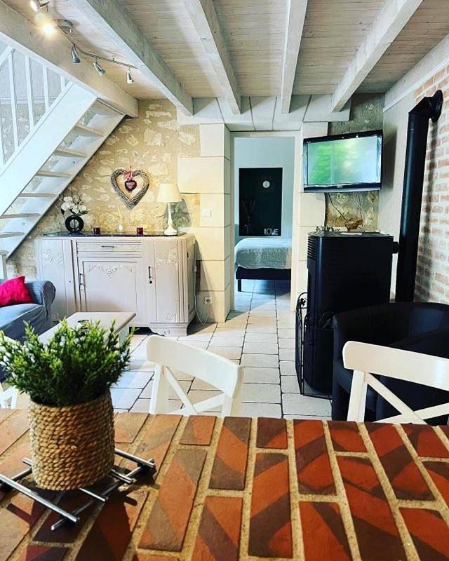 Location de vacances pour 4 personnes, avec vue et jardin à Thésée - 3
