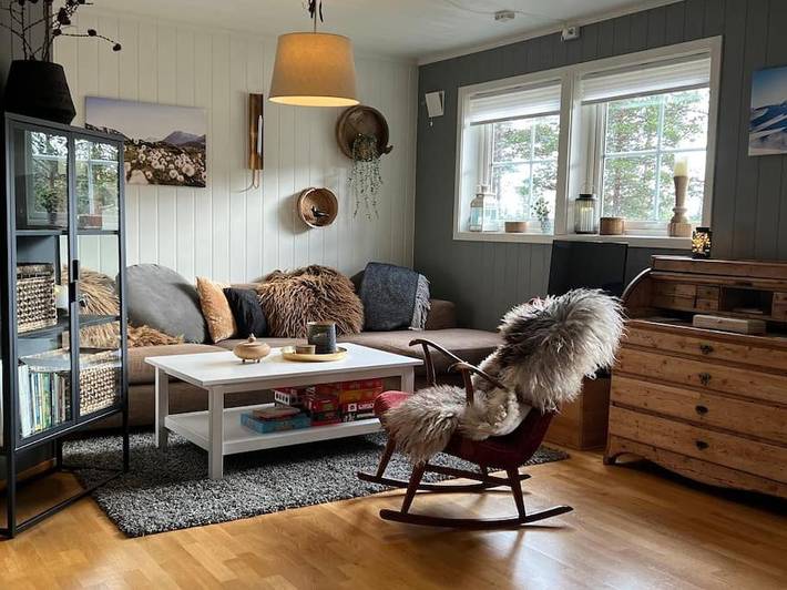 Ferieleilighet for 8 personer, Balkong og Terrasse i tillegg til Hage og Sauna i Jotunheimen