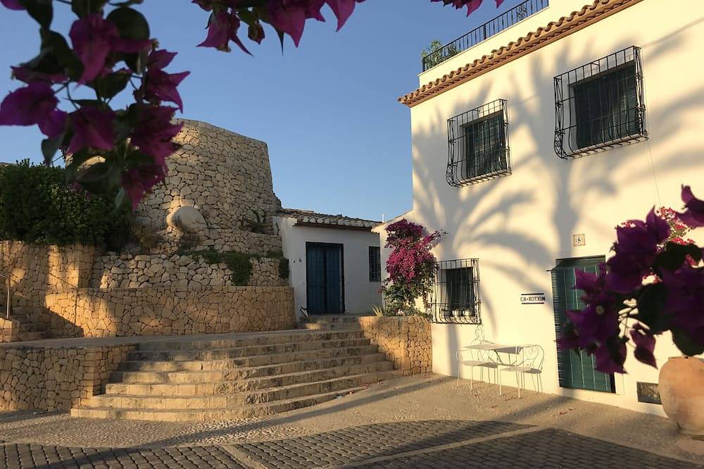 Maison méditerranéenne dans le vieux quartier d'Altea, Espagne. Terrasse spectaculaire in Platja de l'Espigó (Altea), Altea