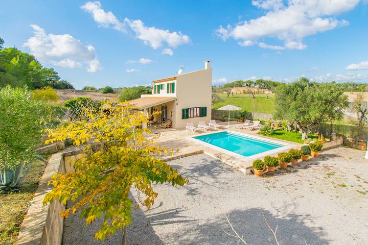 Finca für 4 Personen, mit Terrasse und Garten in Santa Margalida