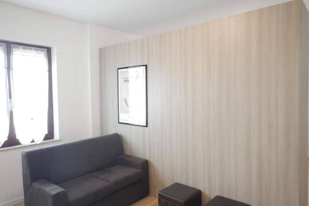 Corte Turrina Studio mq. 45 in Cavaion Veronese, Gardasee-Berge