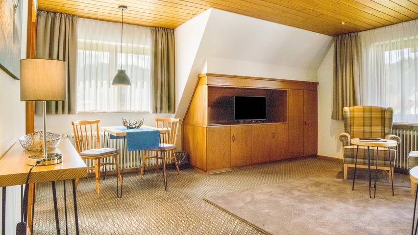 Hel lejlighed, Apartment 'Wohnung 2 Mit Balkon Und Aussicht' with Balcony and Wi-Fi in Hinterzarten, Syd-Sorteskoven