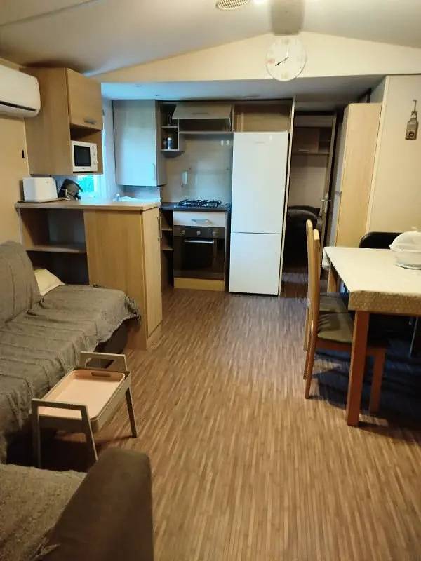 Camping pour 8 personnes, avec Piscine dans Lac de Biscarrosse