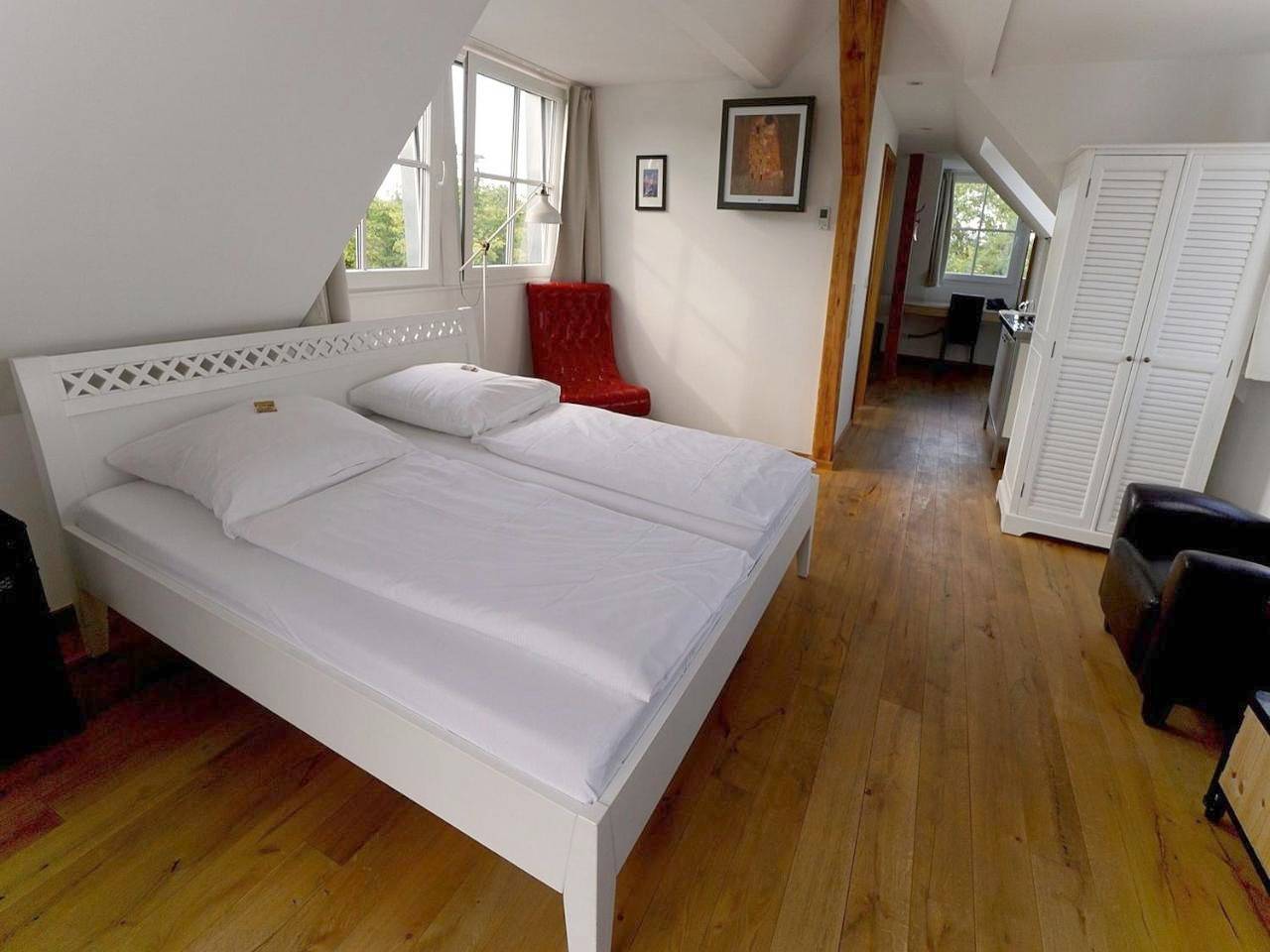 Pension-Gaststätte Paradies alle Zimmer mit Klimaanlage in Stühlinger (Freiburg), Freiburg