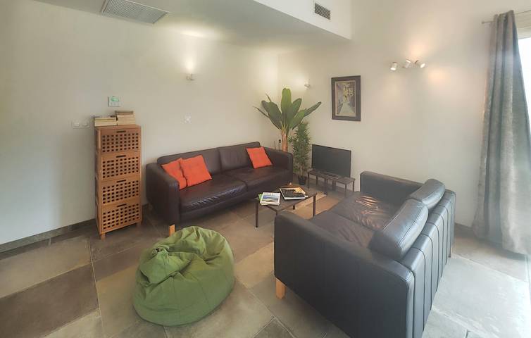 Location de vacances pour 6 personnes, avec jardin ainsi que terrasse et piscine à Vieussan - 3