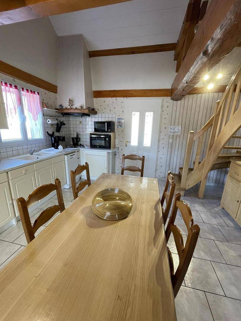 Gîte avec jardin et Wifi, 1000m de la rivière in Saint-Maurice-Crillat, Jura