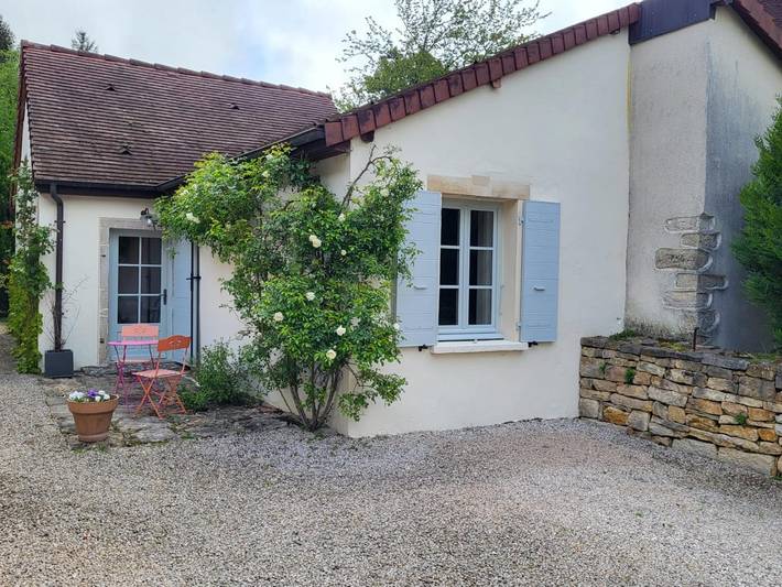 Gîte pour 2 personnes, avec Terrasse ainsi que Jardin et Vue dans Arlay
