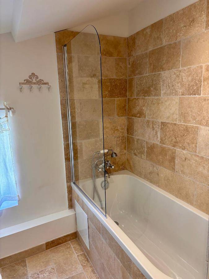 Location de vacances pour 2 personnes, avec vue ainsi que piscine et jardin à Roaix - 2