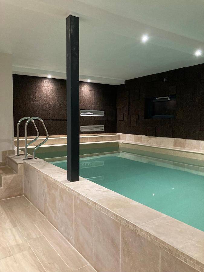 Hôtel pour 6 personnes, avec terrasse et piscine