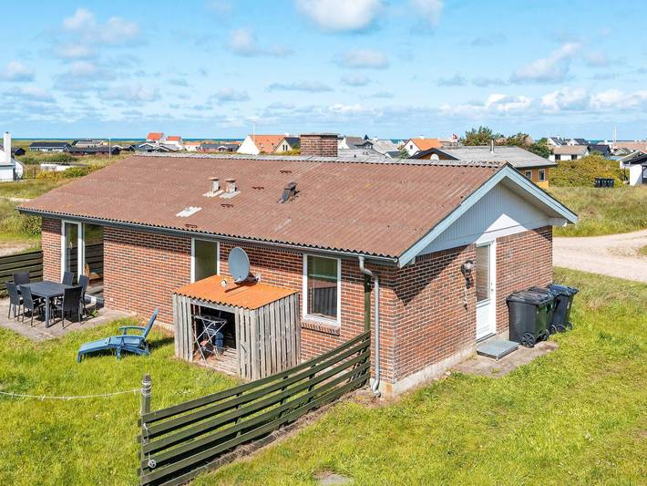 Ferieudlejning for 7 personer, med Terrasse i Lild Strand