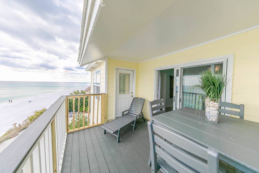 Ganze Wohnung, 30A Gulf front 2 Bed/2 Bath Sleeps 6 Private beach- Beach service included in Blue Gulf Beach, Santa Rosa Beach