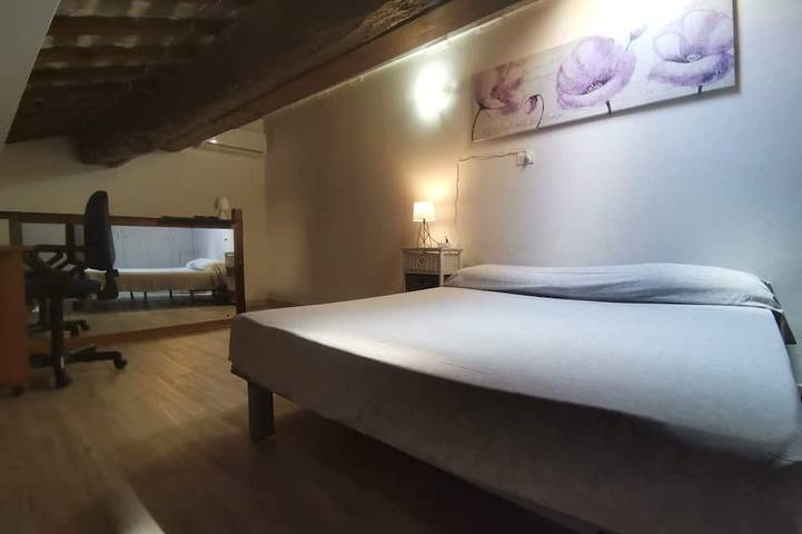 Appartamento intero, Giovane e romantica mansarda in centro a Ravenna 2 posti letto , zona pedonale in Ravenna, Provincia di Ravenna