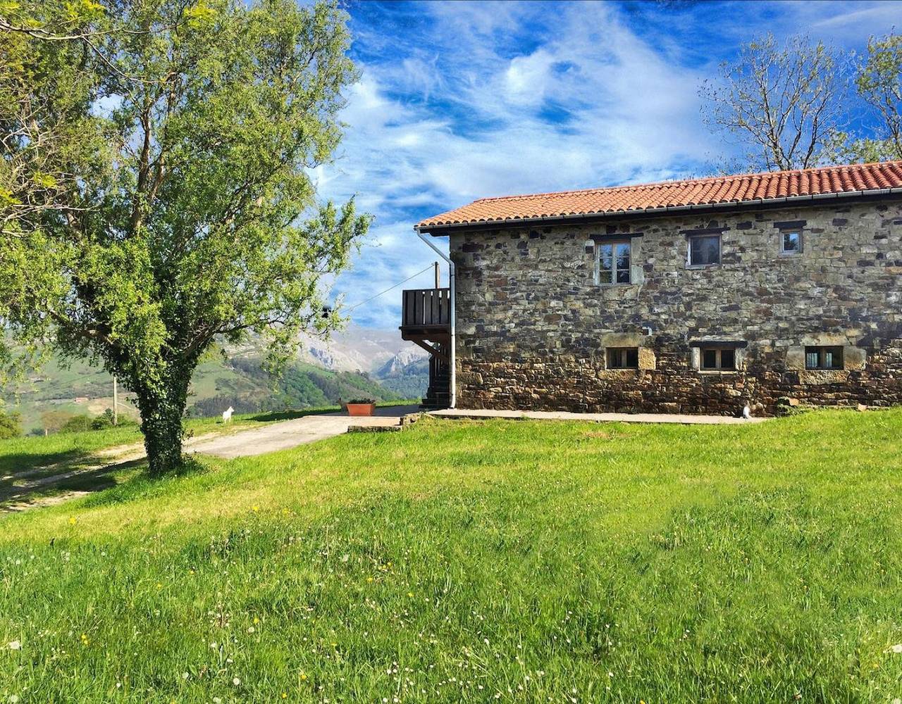 Casa rural 'La Casa Del Chileno' con vistas al mar, terraza privada y jardín privado in Liérganes, Costa de Cantabria