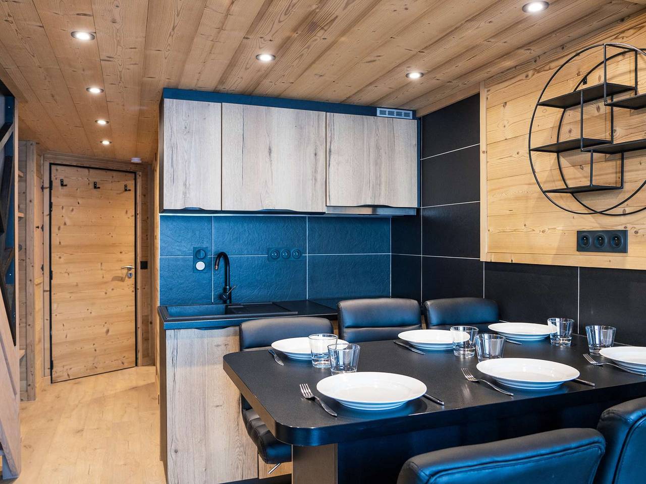 Geheel appartement, Renovated mountain duplex 6 people - Close to slopes - Equipped kitchen and balcony in Val Thorens, Massif de la Vanoise