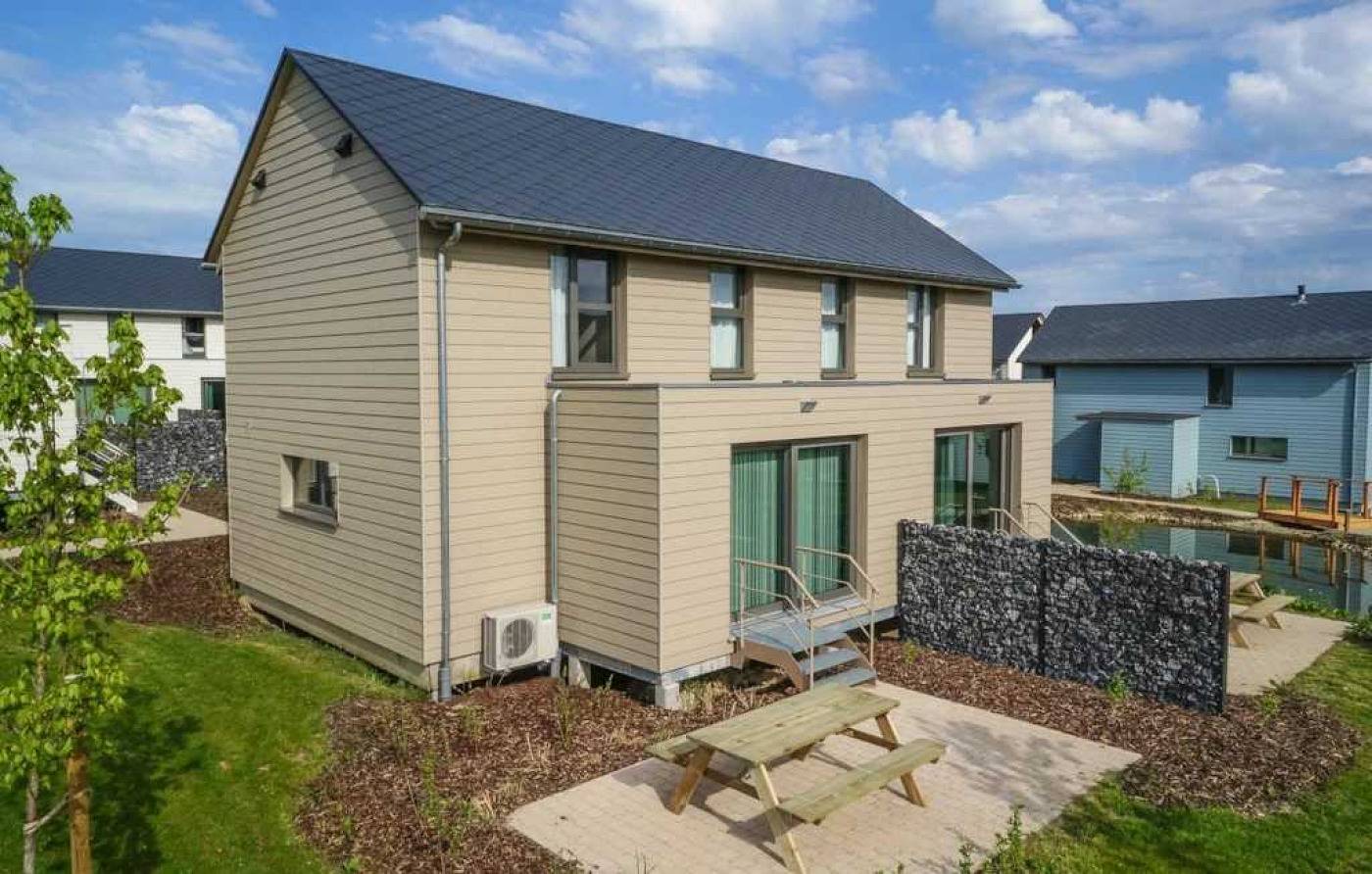 Zecamping 4 étoiles animé pet friendly hammam locatif Tv Lv clim 70m2 in Froidchapelle, Henegouwen