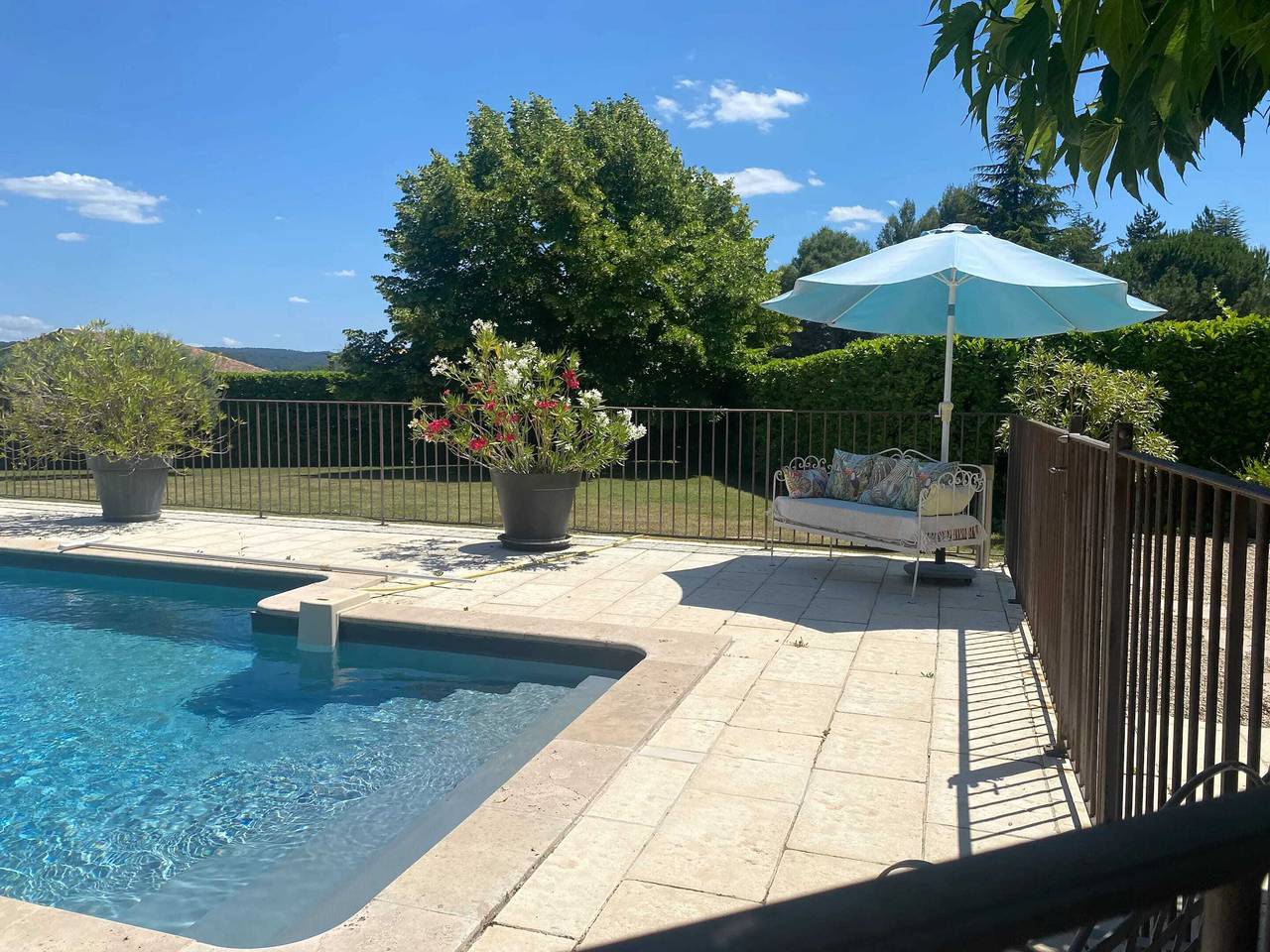 Geräumige Villa nahe Marseille mit Garten und privatem Pool in La Tour-d'Aigues, Regionaler Naturpark Luberon