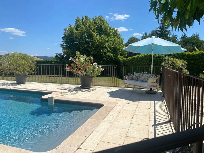 Location de vacances pour 8 personnes, avec terrasse et piscine à La Tour-d'Aigues - 3