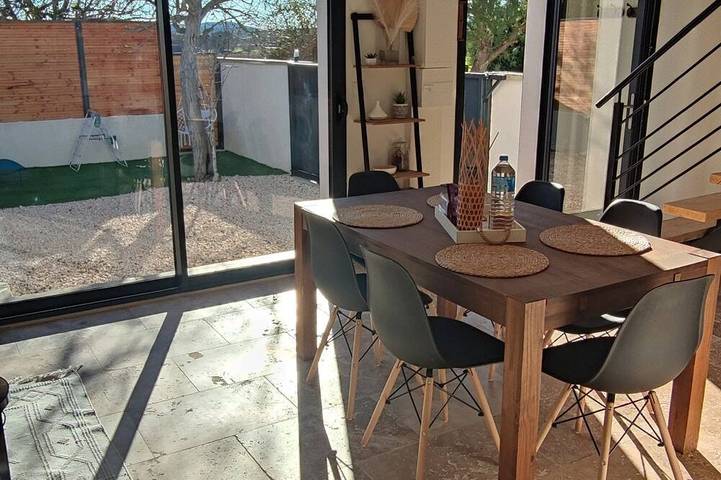 Location de vacances pour 6 personnes, avec jardin et terrasse à Canaules-et-Argentières