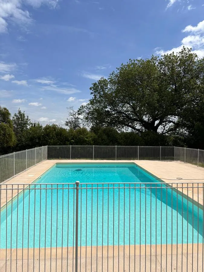 Appartement de vacances pour 2 personnes, avec balcon ainsi que jardin et piscine - 1