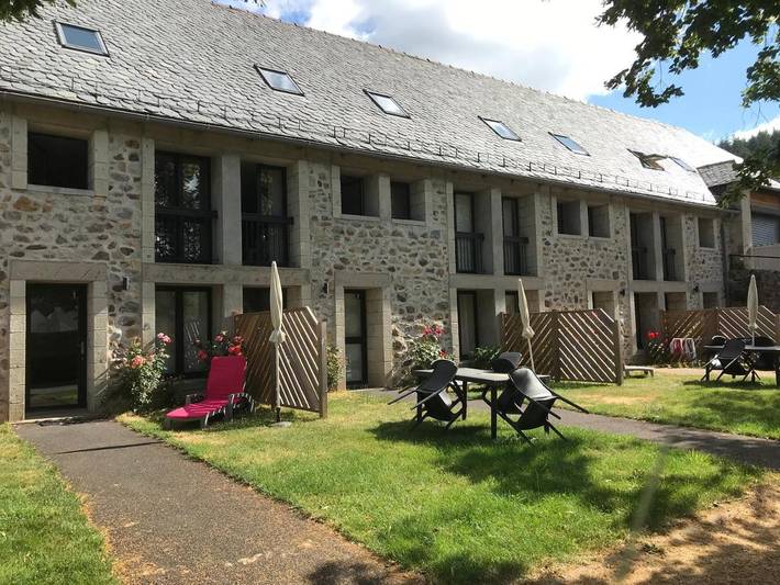 Maison de vacances pour 2 personnes, avec Terrasse ainsi que Jardin et Vue à Riom-ès-Montagnes
