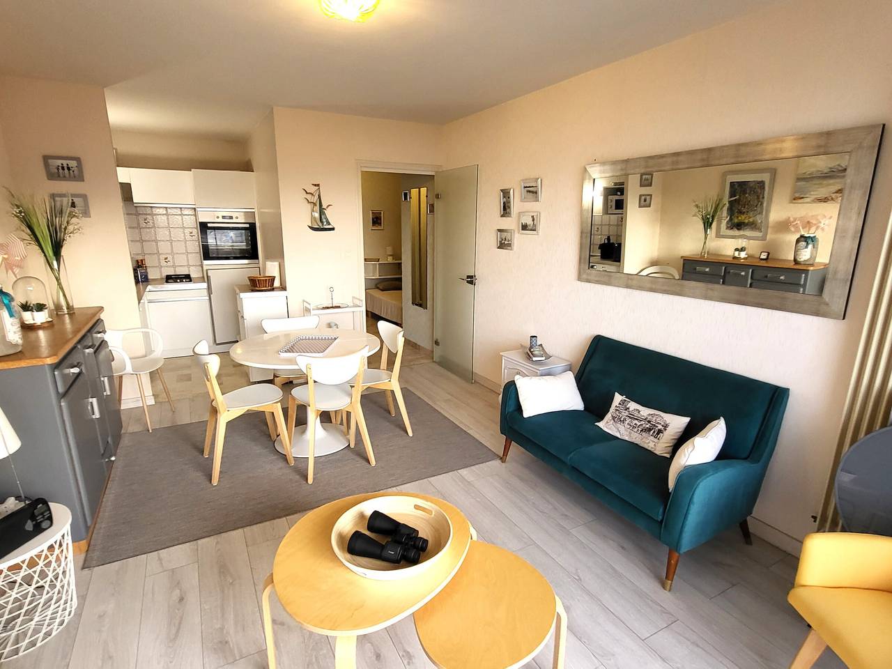 Appartement entier, Studio cosy proche plage avec balcon in Les Sables-d'Olonne, Vendée