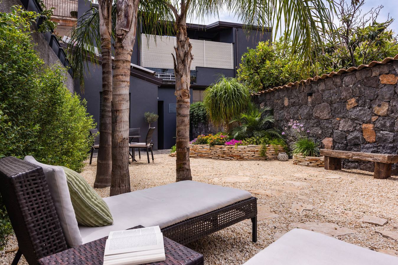 Apartamento entero, Leone Apartment with Garden in Catania, Provincia de Catania