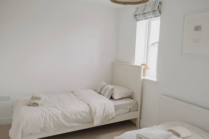 Bumpkin. Stylish Coastal Home. Walk to Beach & Award-Winning Seafood. Sleeps 6 in Mersea Island, Colchester