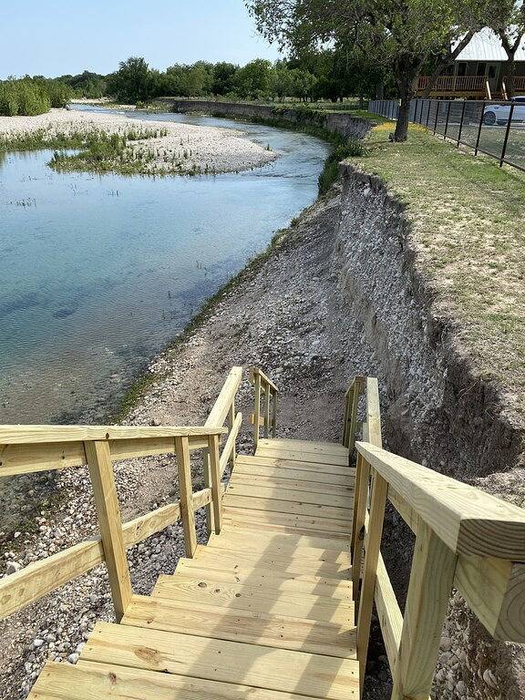 Nueces Riverfront Treehouse in Uvalde County