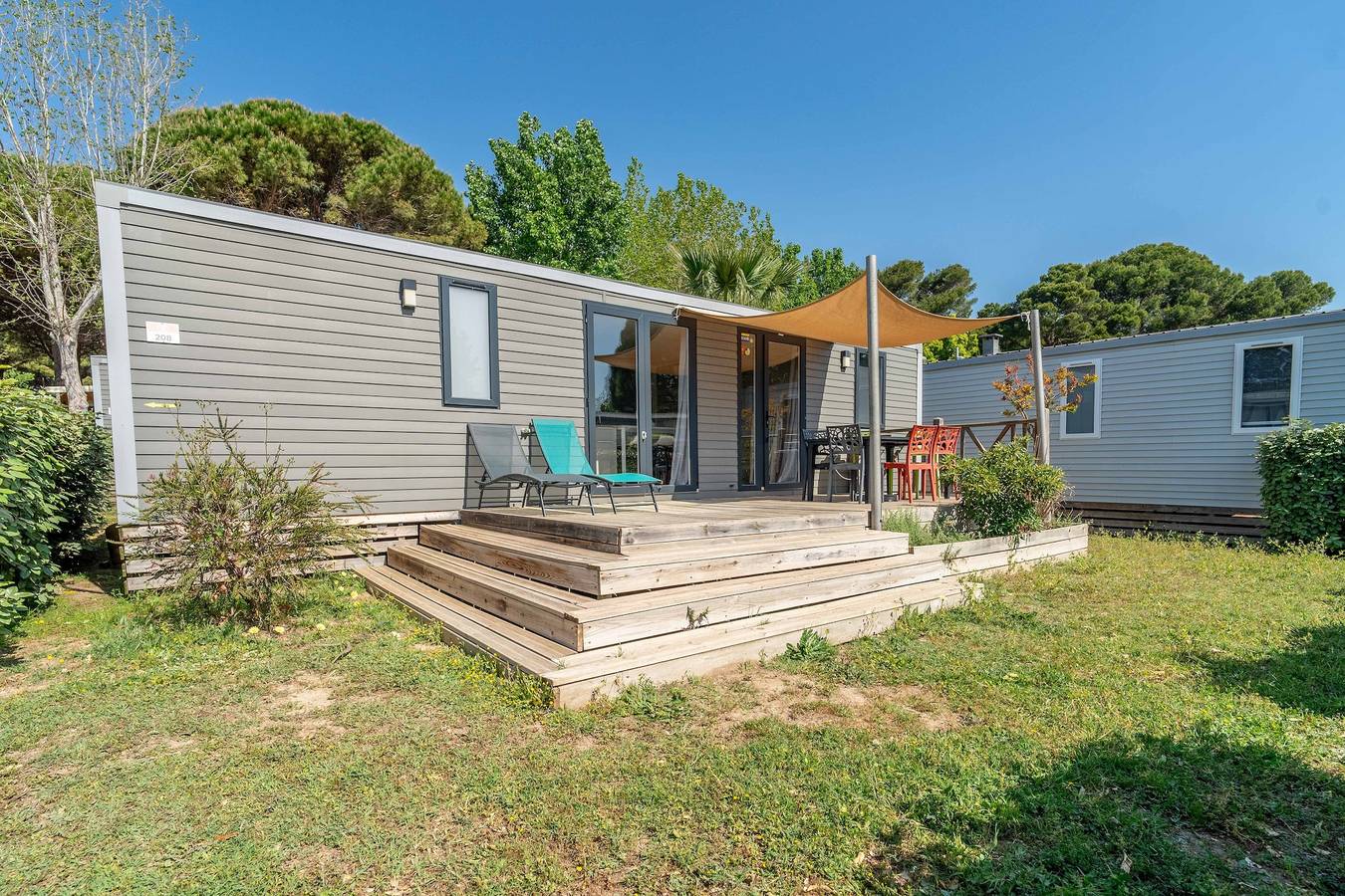 Appartement entier, Caravane 'Valras Plage 5 Étoiles' avec piscine partagée, Wi-Fi et climatisation in Vendres, Côte méditerranéenne (France)