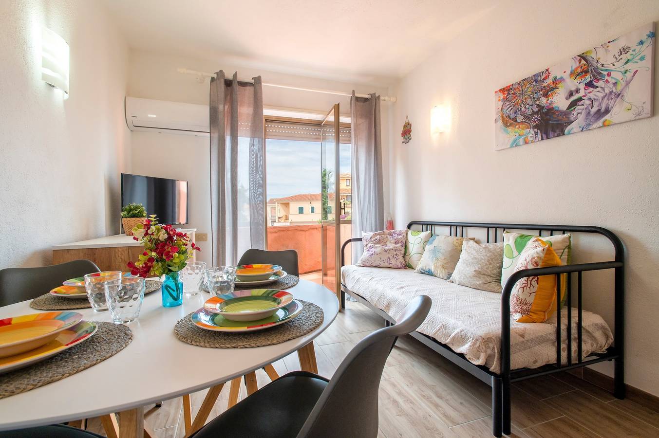 Ganze Wohnung, Ferienwohnung 'Endless Summer' mit Meerblick, Klimaanlage und Balkon in Trinità d'Agultu e Vignola und Umgebung, Olbia-Tempio