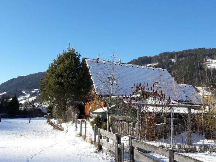 Chalet für 4 Personen, mit Balkon und Terrasse sowie Sauna in der Steiermark