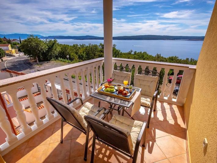 Ferienwohnung für 3 Personen, mit Pool und Balkon in Dramalj