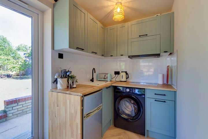 Entire apartment, Pass the Keys | Charming and Central Garden Studio Flat | Free Parking in Cambridge, Cambridgeshire