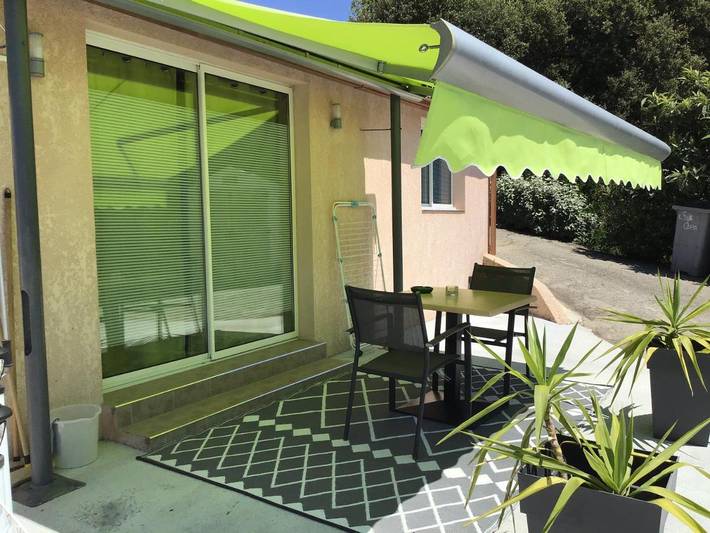 Location de vacances pour 4 personnes, avec terrasse et piscine à Cuttoli-Corticchiato