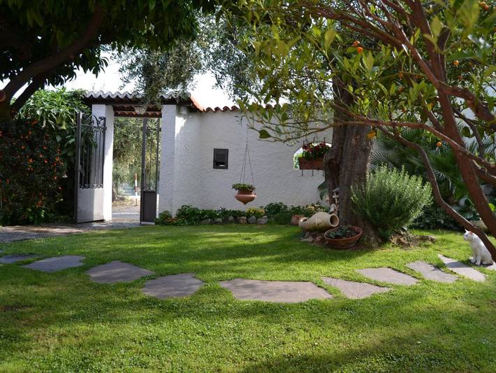 Agriturismo per 4 persone, con terrazza e giardino a Imperia