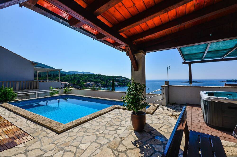 Außergewöhnliche 4 **** Villa am Meer, mit Meerblick, Pool und Whirlpool für 8 Personen in Molunat, Dubrovnik-Neretva
