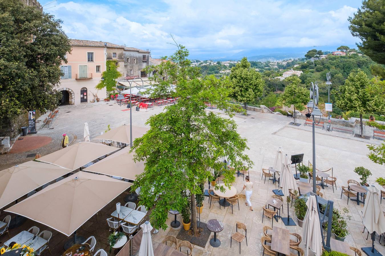 Chambre d'hôtes 'Coquelicot - Le Grimaldi' avec vue sur la montagne, Wi-Fi et climatisation in Cagnes-sur-Mer, Région de Cannes