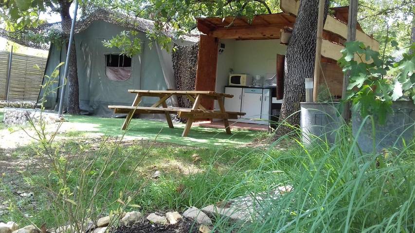 Tente pour 4 personnes, avec vue ainsi que jardin et terrasse dans le Gard - 3