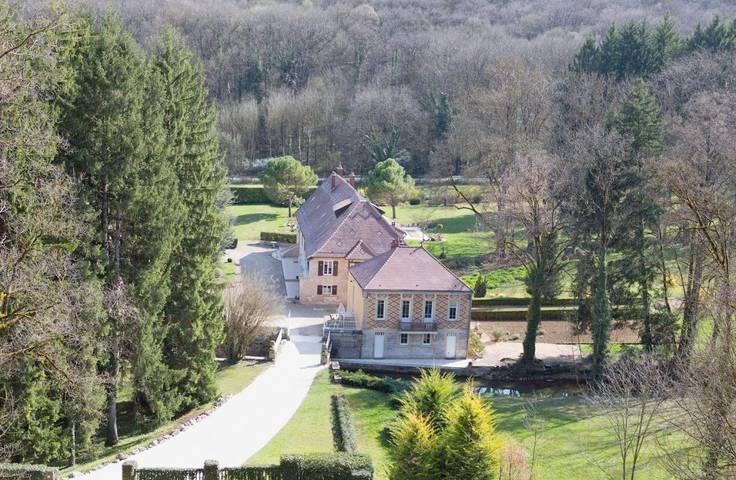 Maison de vacances pour 4 personnes, avec Balcon et Terrasse ainsi que Jardin et Piscine à Nuits-Saint-Georges