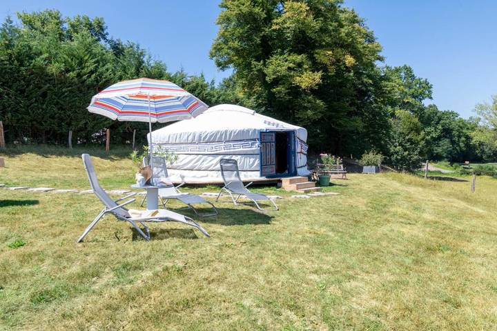 Tente pour 5 personnes, avec Terrasse ainsi que Jardin et Vue