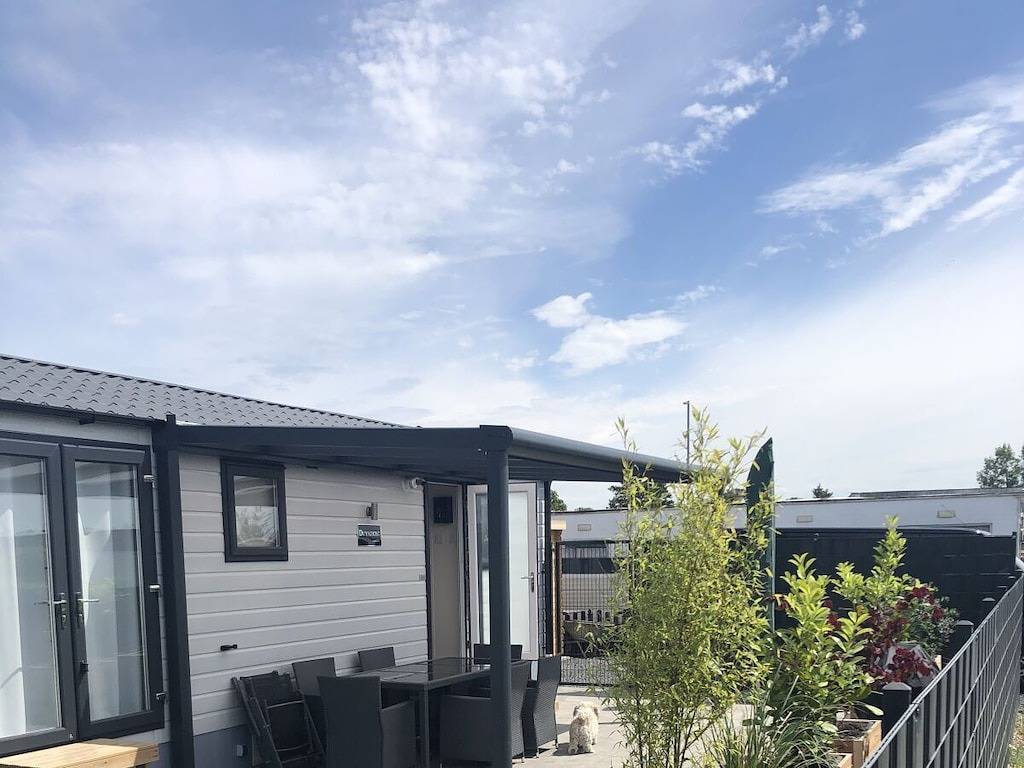 Hütte in Serooskerke mit Schwimmbecken in Serooskerke, Walcheren