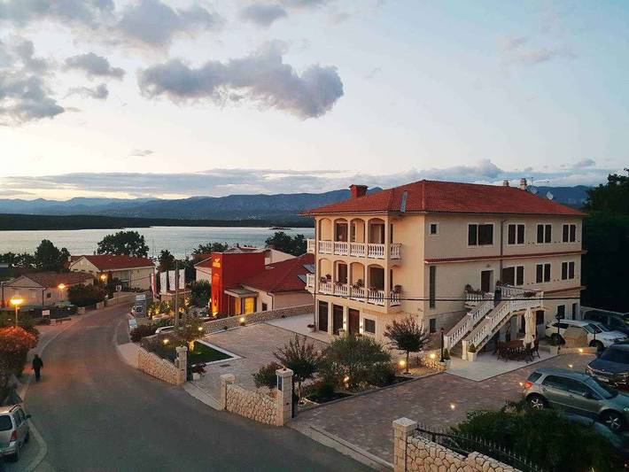 Ganze Ferienwohnung, Ferienwohnung mit Balkon und Meersicht in Soline, Krk