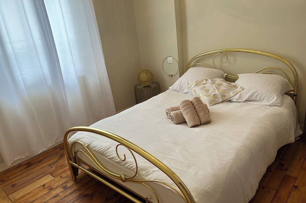 Magnifique maison au calme 140 m2 entre Drome & Ardèche piscine & parking privé in Bourg-lès-Valence, Valence region